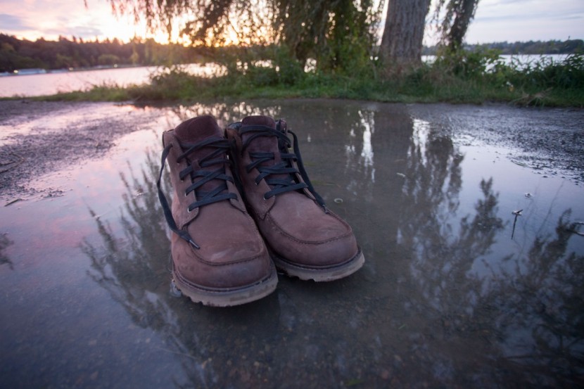 sorel madson moc toe - moody evening photoshoot with the comfortable madson.