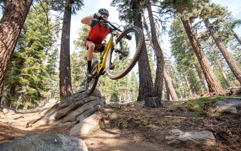 santa cruz tallboy carbon c s - the vpp platform has your back on bigger hits, the tallboy doesn&#039;t...