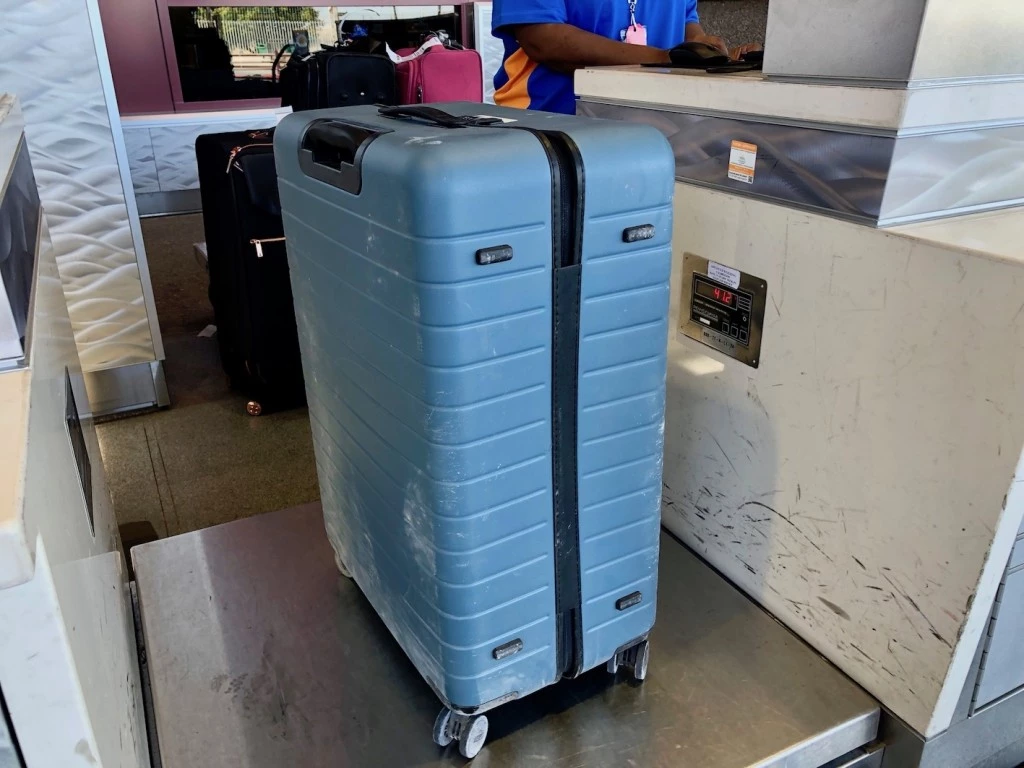 away travel large luggage review - even though it weighs 12 lbs on its own, we still managed to pack a...