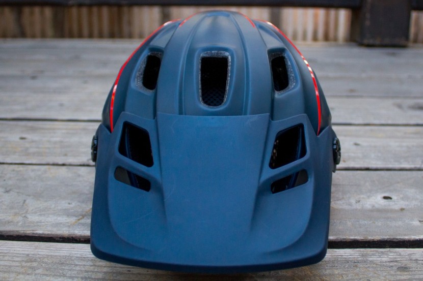 kali protectives maya 2.0 enduro - even with small vents, the maya 2.0 is fairly airy and cool.