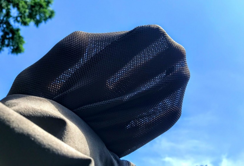 the north face paramount active short - the medium weave mesh of the front pockets facilitates modest...