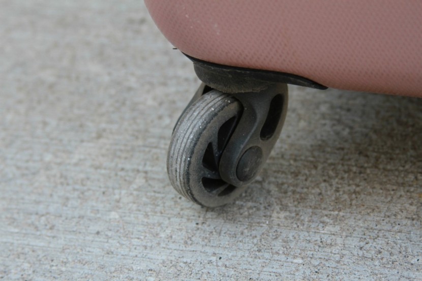 american tourister moonlight spinner 28 - the wheels are super tiny and don&#039;t do well to surmount big obstacles.