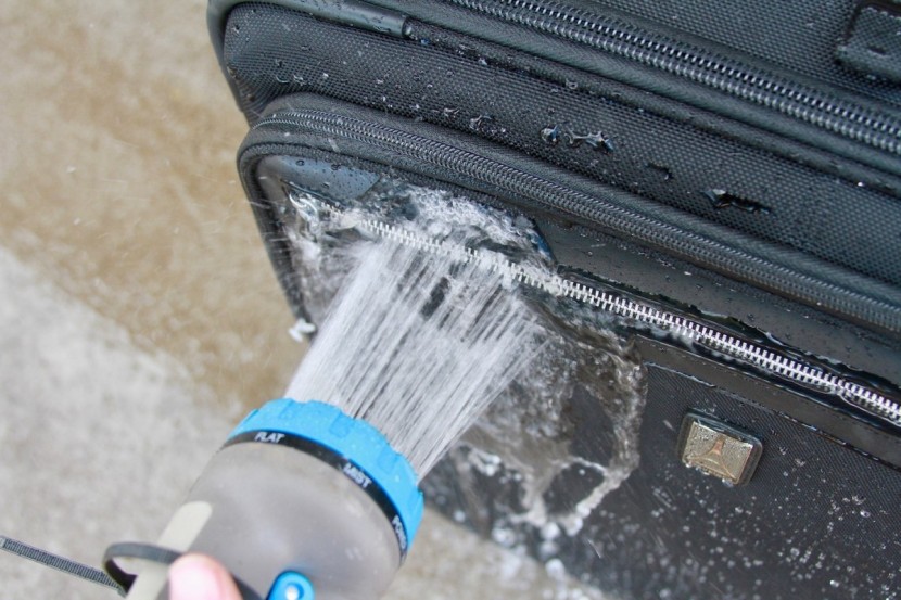 travelpro platinum magna 2 26&quot; - this case offers good water resistance! the fabric is durable while...