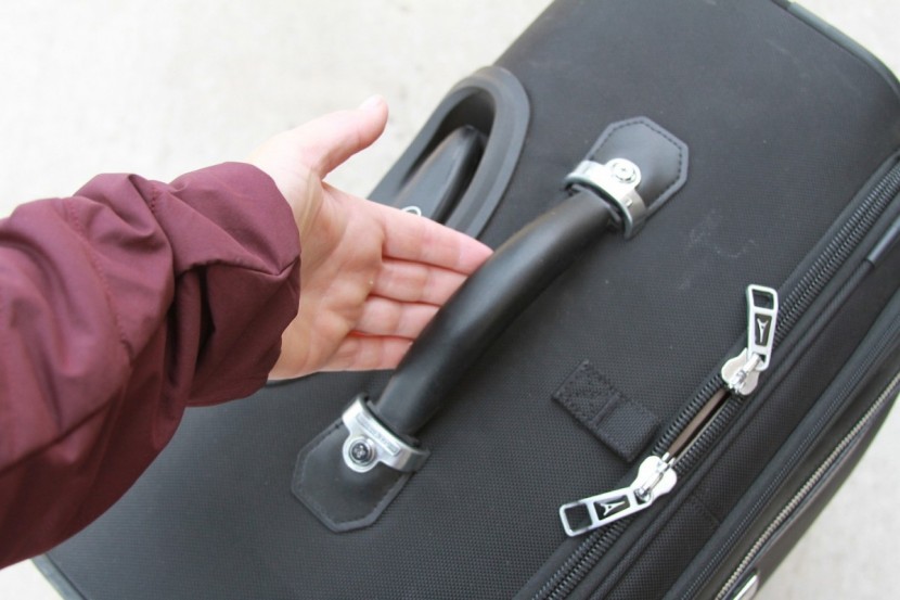 travelpro platinum magna 2 26&quot; - the big leather handle is quite comfortable, as well as stylish.