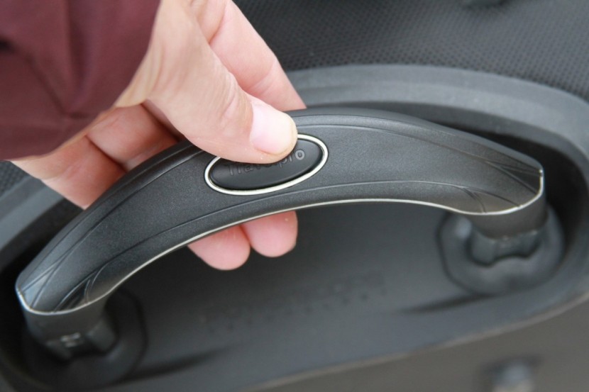 travelpro platinum magna 2 26&quot; - the handle is simple to hold, easy to press, and quite durable. it...