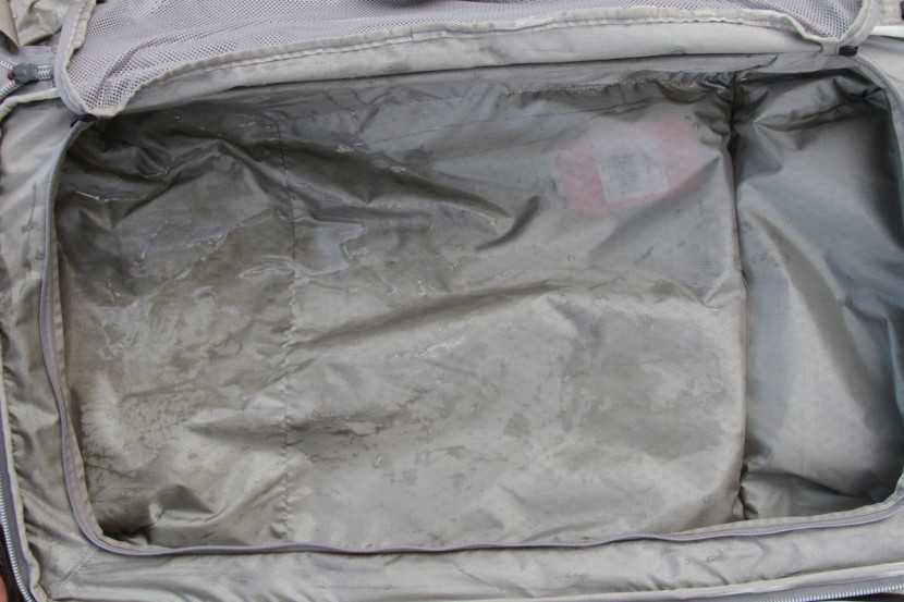 the north face stratoliner 75 - here we see that the zippers are not recessed around the main...