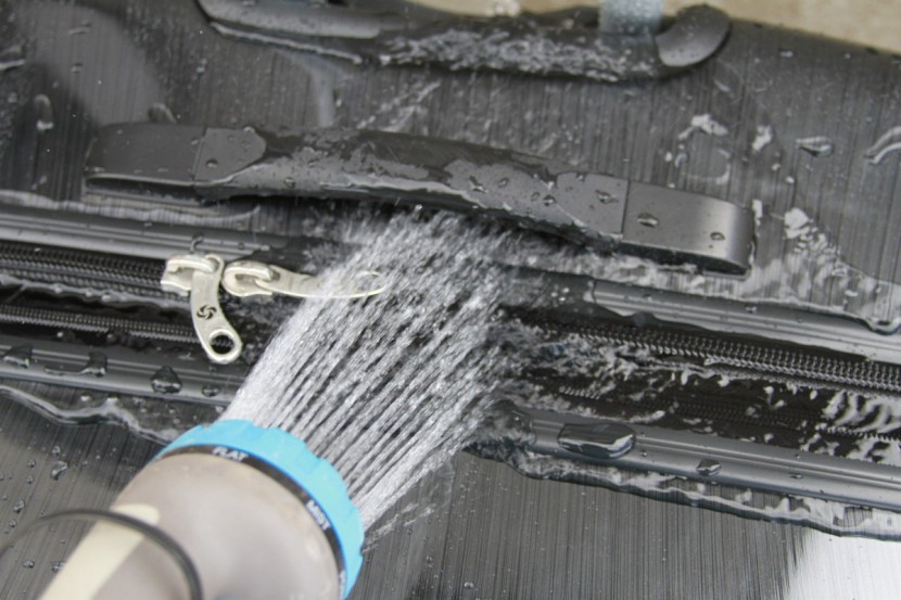 samsonite winfield 2 fashion 28 - the case material is waterproof, but the zippers are not. water...