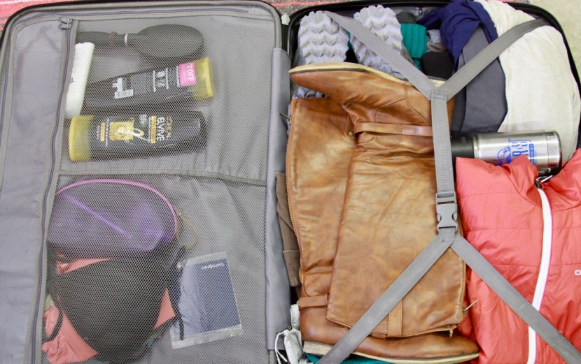 samsonite winfield 2 fashion 28 - when we pack this, we put our hardgoods on one side, and clothing on...