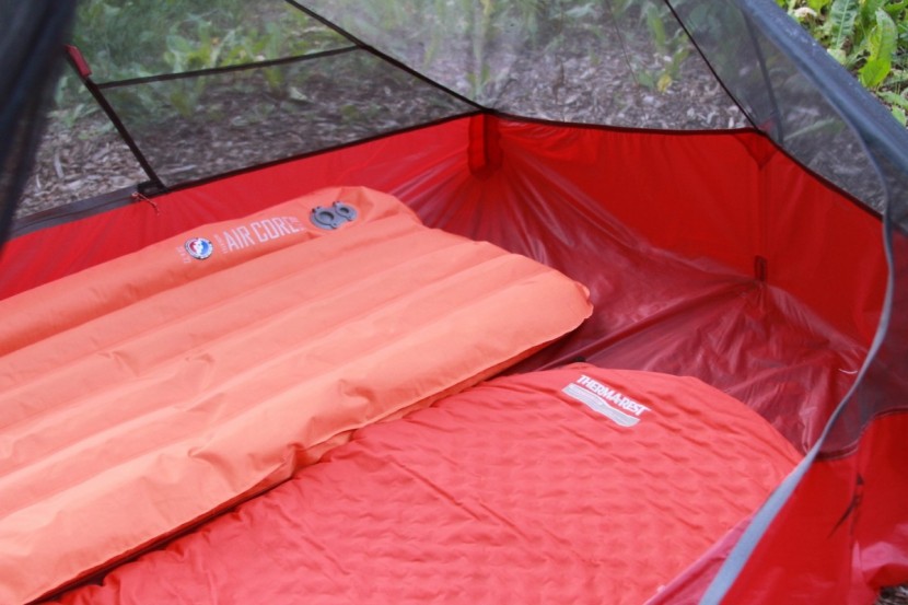 msr reflex 2 ul - the bathtub floor and bug netting provide great protection, but...