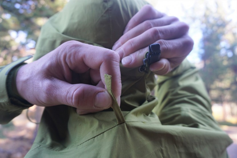 outdoor research interstellar - with the &quot;hood lock&quot; you ordinarily connect the clip on the right to...