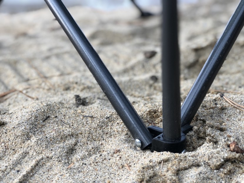 rei co-op camp x - plastic feet that don't sink too far and don't collect too much sand.