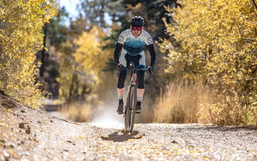 giant revolt advanced 3 - the revolt advanced 3 is an affordable entry-level carbon-framed...