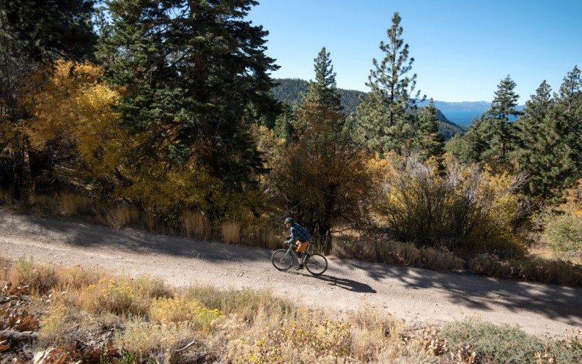 salsa journeyer apex 1 700 - the geometry of the journeyer is a little more comfort-oriented...