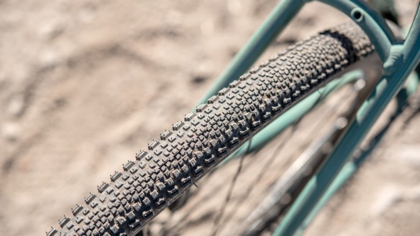 salsa journeyer apex 1 700 - the riddler tires are a great all-around option. we&#039;d prefer a...