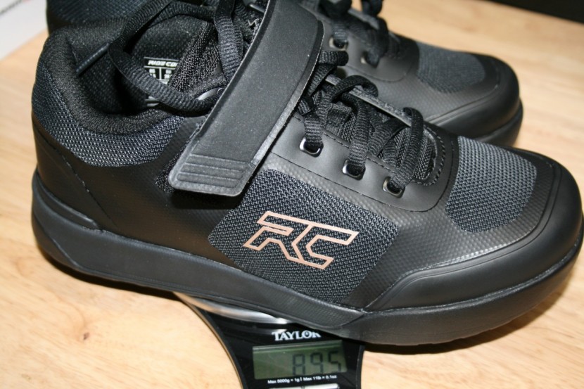 ride concepts traverse for women - not exactly lightweight at 895 grams for a size us 8.5 women&#039;s.