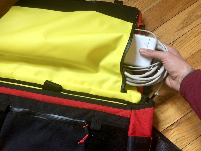 topo designs messenger - minimal yet smart features meet good construction and style in this...