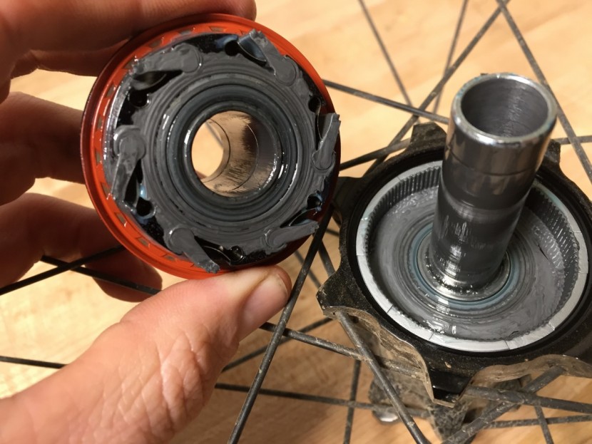 industry nine enduro s hydra - the internals of the hydra freehub. 6 independent pawls plus a...
