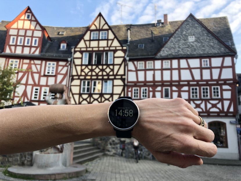 polar ignite - the ignite had a great minimalistic design. sometimes less is more.