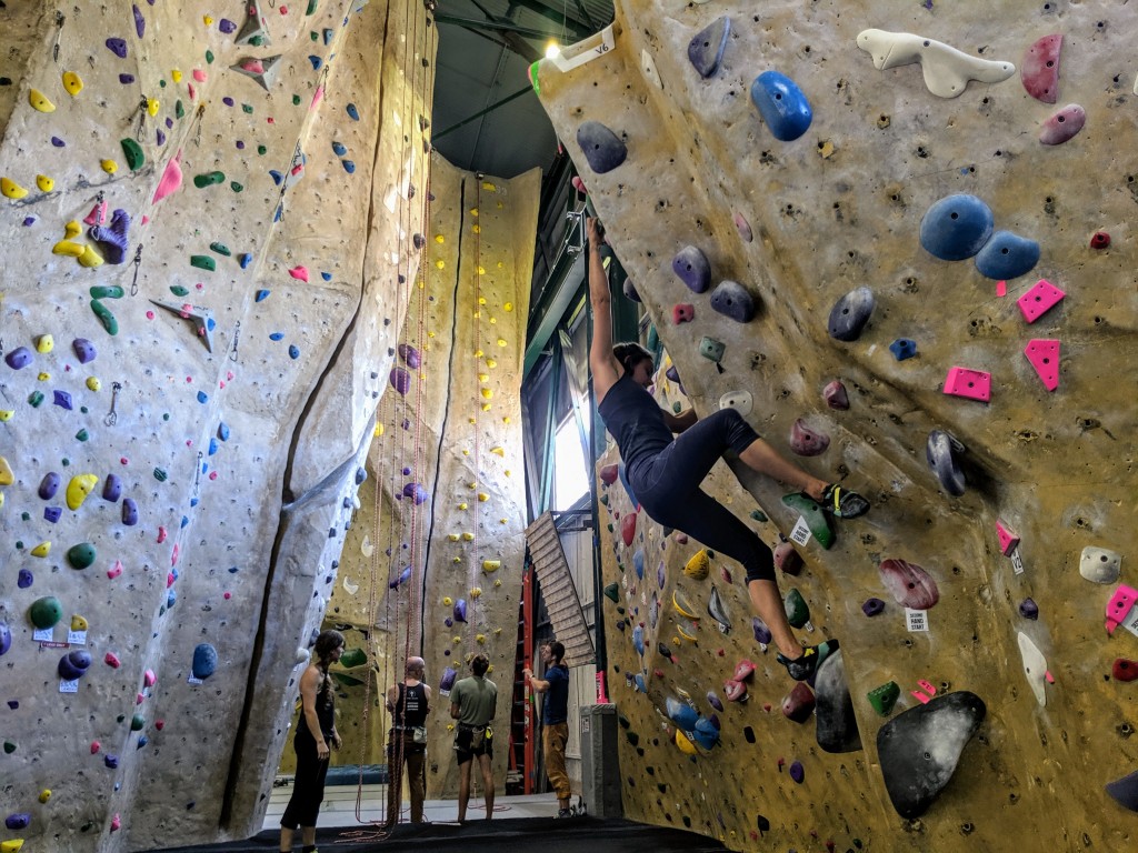 Arpia climbing shoe store