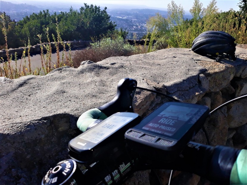 wahoo fitness elemnt roam - the wahoo fitness elemnt roam (right) has comparable functionality...