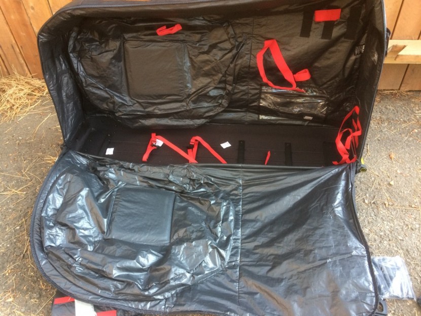 evoc travel bag pro - the evoc travel bag pro has plenty of room for all styles of bikes.