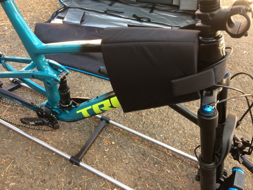 pro bike travel case - this case uses a mounting stand that straps into the bag once loaded.