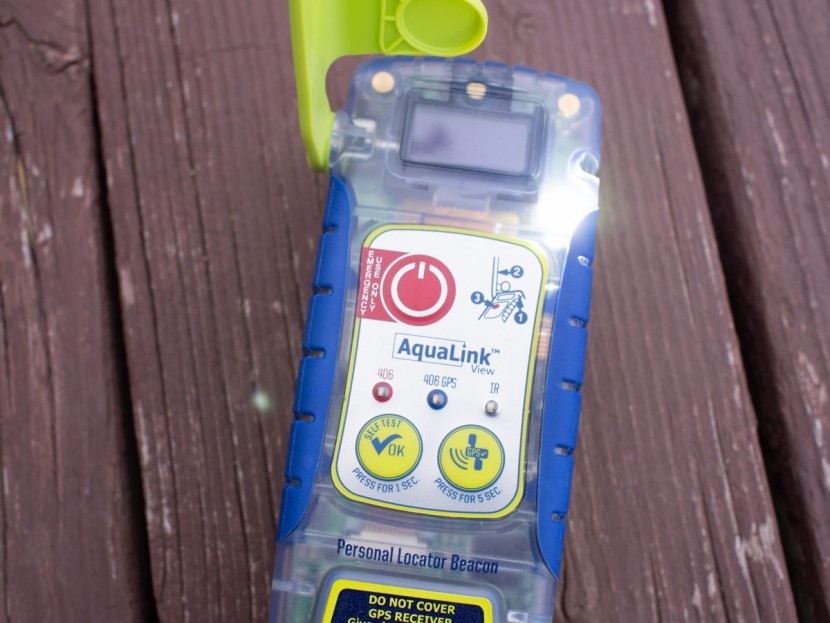 acr electronics aqualink view - the bright strobe light of the acr aqualink is perhaps its most...