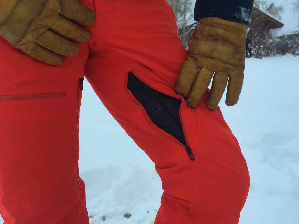 Dare 2b - Men's Tuned In II Multi Pocket Walking Trousers - Black | Regatta  IE