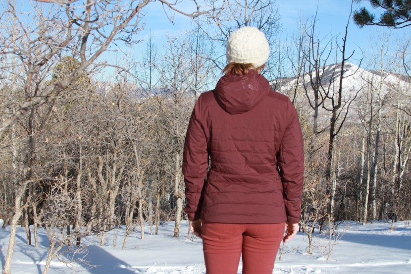 black diamond first light stretch hoody for women - a look at the fit of this jacket. this is a size medium for a 5&#039;6&quot;...