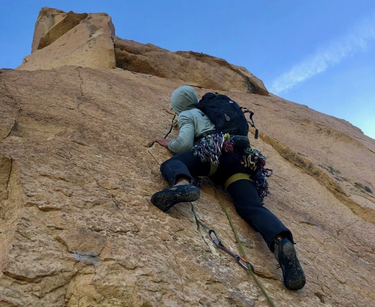 Climbing nut placement in rock crack