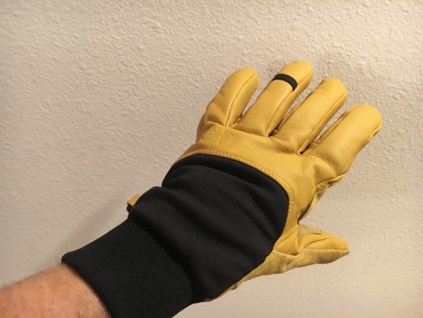 ski gloves - gloves with cuffs don&#039;t insulate the wrist as well as those with...