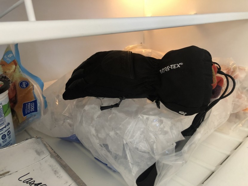 gordini gore-tex down iii women's - we put each glove into the freezer for 5 minutes to look at...