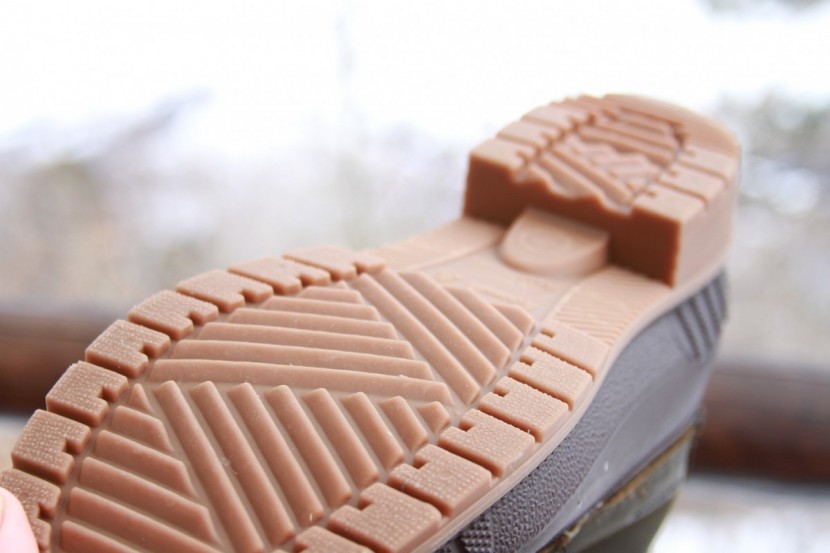 kamik sienna 2 - a look at the depth (or lack of) on this simple snow outsole.