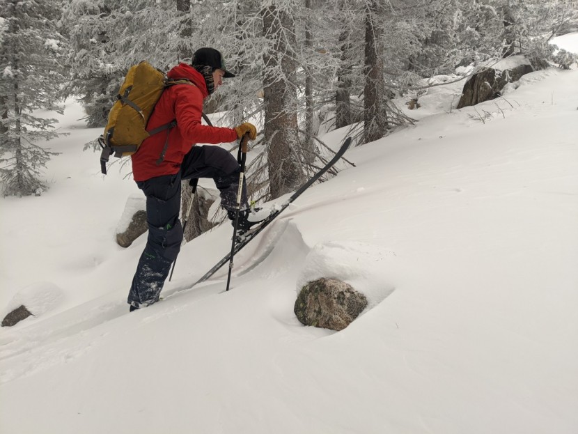 patagonia houdini air - you can wear this jacket stand alone over a baselayer, or evenly...