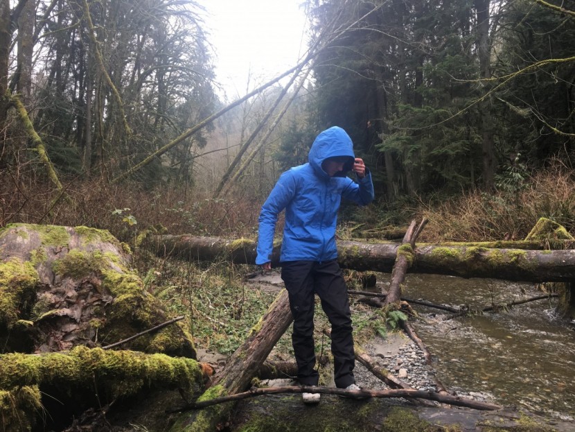 arc'teryx zeta sl pant for women - the zeta sl shell pants are as nimble as you are in wet territory.