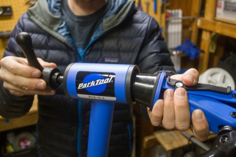 park tool pcs 10.2 - a compression cone and threaded handle control the stand&#039;s angle...