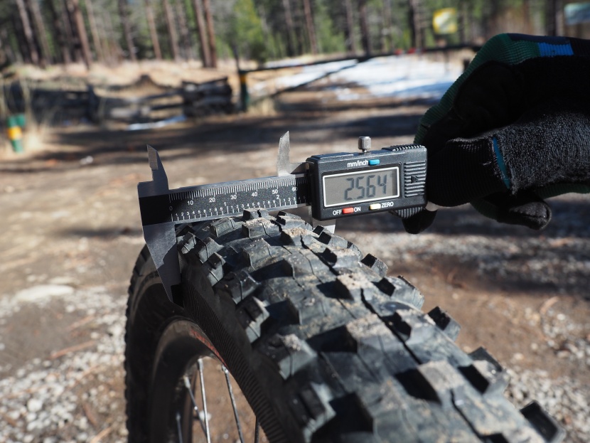 bontrager se4 team issue 2.6 - we measured this tire on two different rims with two different sets...