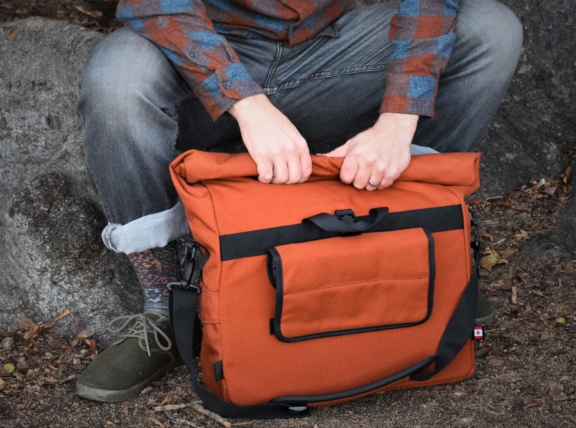 arkel signature h urban - the roll-top closure on the signature h helps the waterproof liner...