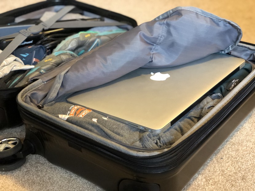 amazon basics oxford expandable 20&quot; - there&#039;s no dedicated pocket to protect your laptop.