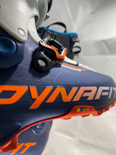 dynafit tlt 8 expedition - the forefoot buckle on the tlt 8 is simple and low profile. one...