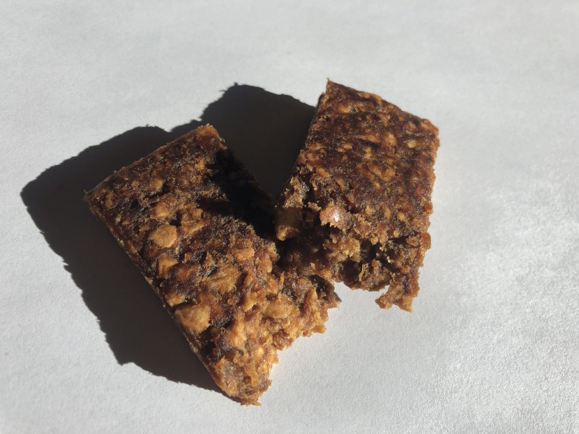 energy bar - that&#039;s it bar - 1 apple + 1/4 pineapple flavor is fruity goodness.
