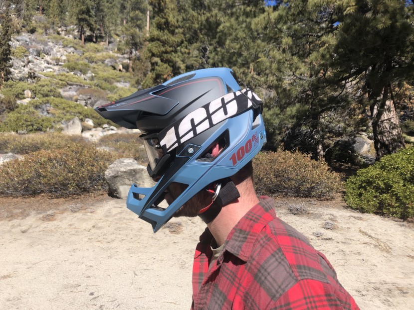 100% trajecta - the visor is not adjustable. it is fixed in one position.