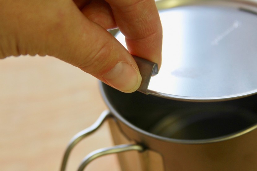 snow peak trek 700 titanium - the lid handle that doesn&#039;t actually heat up much after boiling...