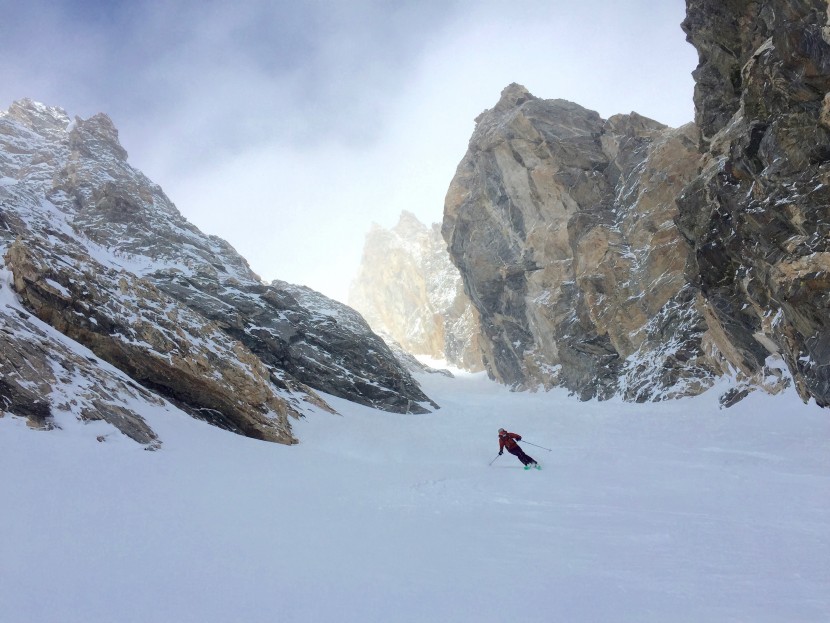 ski gloves - cold mid-winter temperatures in the rocky mountains demand warm ski...