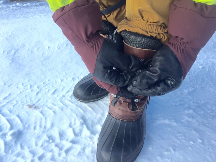 ski gloves - gloves must keep us warm and dry, but also remain agile and flexible...