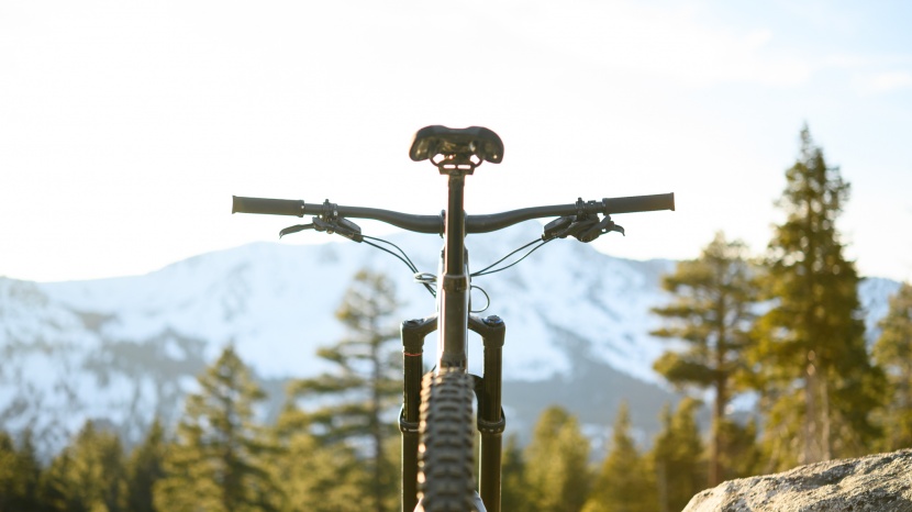 yt jeffsy base 29 - the jeffsy&#039;s cockpit setup is dialed.