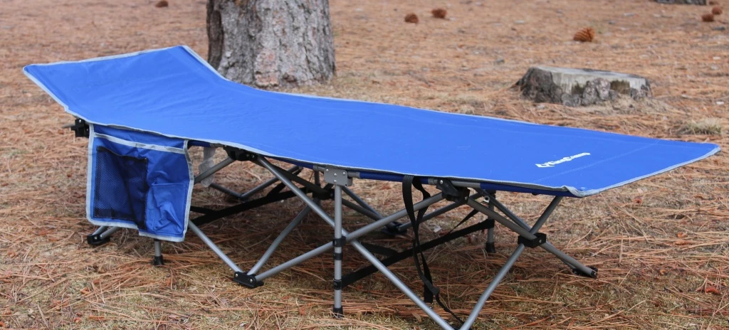 camping cot - the built-in headrest makes this cot quite comfortable.