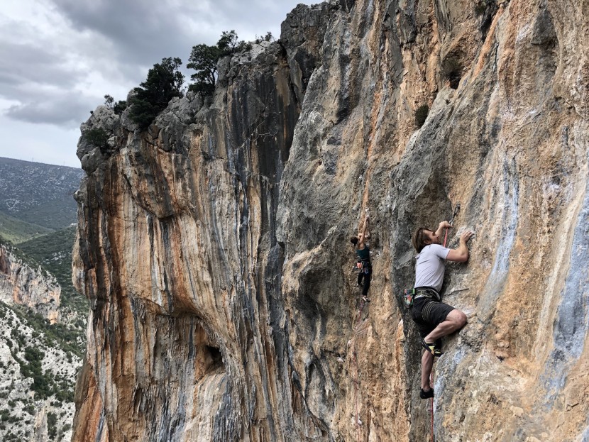 black diamond hotforge - davy odom relieved to have the draws hanging for this awkward clip...