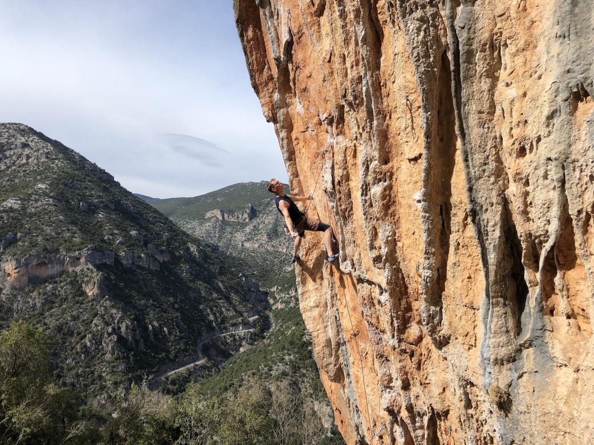 Best quickdraw Review (Patrick Pharo climbing a classic limestone sport route at the Elona crag in Leonidio, Greece...)