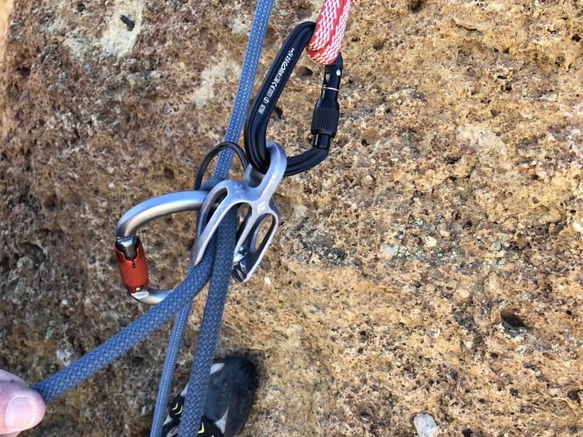 black diamond hotforge screwgate - using an offset-d as the clip in point, while using a round stock...